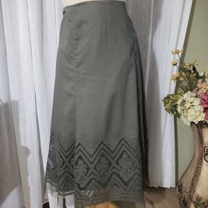 Nine  West graphic design border skirt.